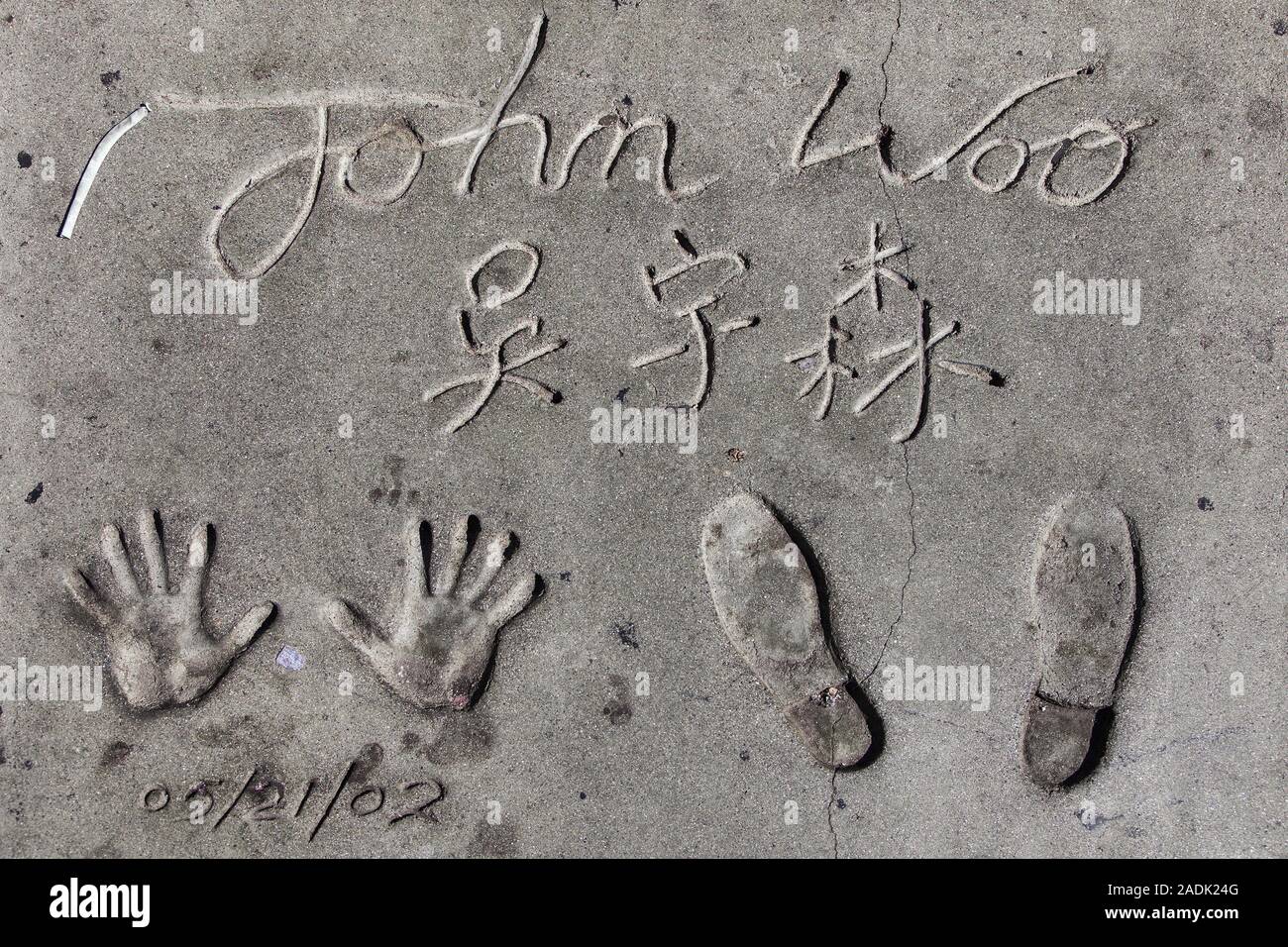 Los Angeles, Kalifornien - September 07, 2019: Hand- und Fußabdrücke des Filmemachers John Woo in der Grauman Chinese Theater Vorplatz, Hollywood. Stockfoto