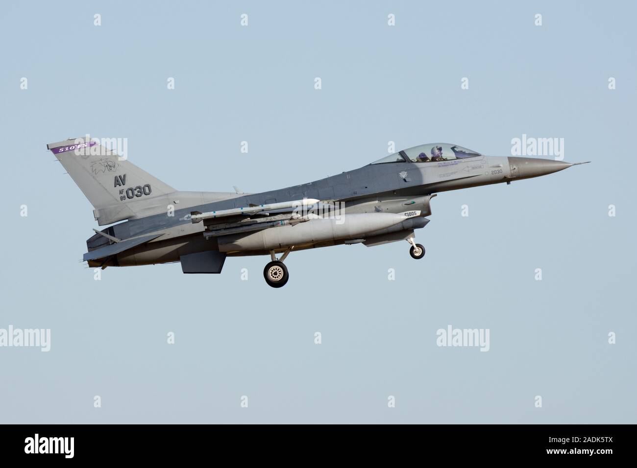 Lockheed Martin F-16C Fighting Falcon, 89-2030 Der 31 Fighter Wing, 510th  Fighter Squadron, USAFE, schwanz Code 'AV', in Aviano AB, Italien  Stockfotografie - Alamy