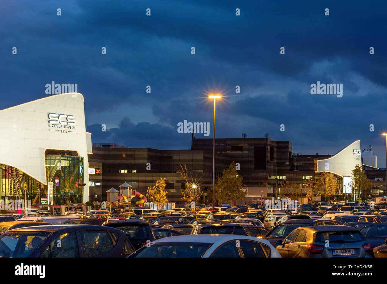 Vösendorf: Shopping City Süd (SCS) Shopping Center, Mall, Parkplatz im Wienerwald, Wienerwald, Niederösterreich, Lower Austria, Austria Stockfoto