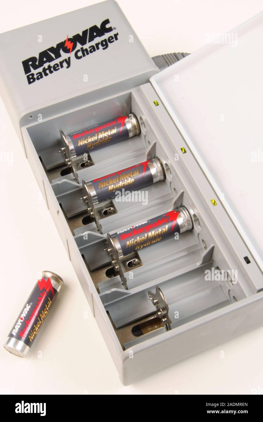 Ladegerät. Diese Geräte ermöglichen die Verbraucher Batterien wieder  aufzuladen. Die Batterien sind aus vernickeltem Metall hyrdride Akkus (NiMH  Stockfotografie - Alamy