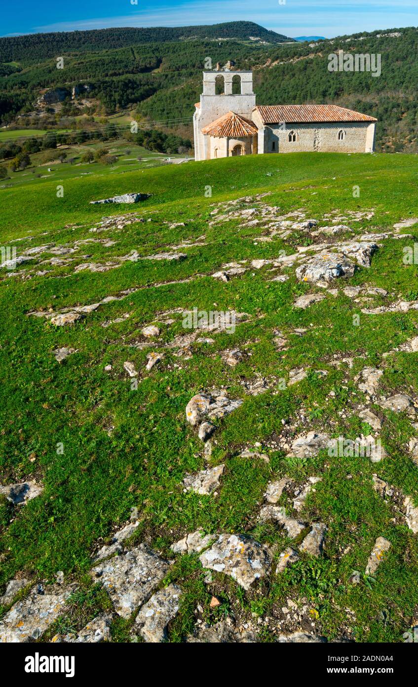 Ermita San Pantaleon, San Pantaleon de Losa, Losa Valley, Las Merindades, Burgos, Castilla y Leon, Spanien, Europa Stockfoto