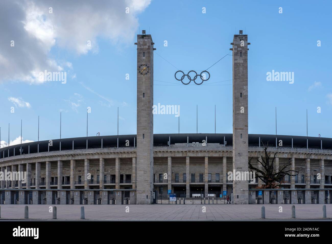 Deutschland, Berlin. Die Olympischen Stadion Haupteingang Stockfoto