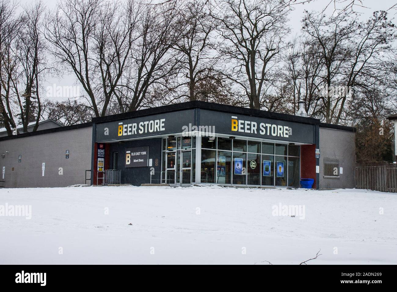 Toronto Bierladen während eines Schneesturms Stockfoto