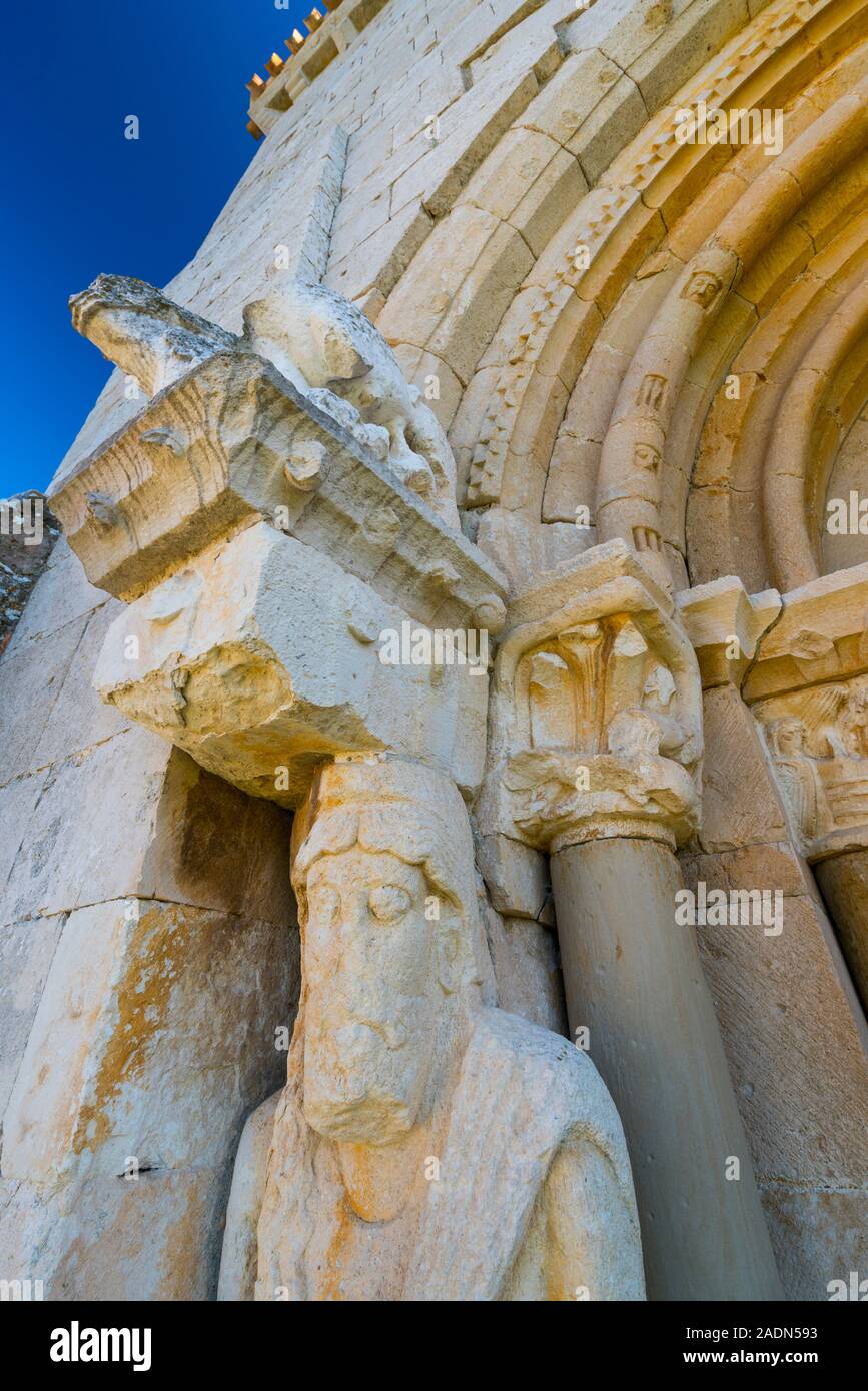 Ermita San Pantaleon, San Pantaleon de Losa, Losa Valley, Las Merindades, Burgos, Castilla y Leon, Spanien, Europa Stockfoto