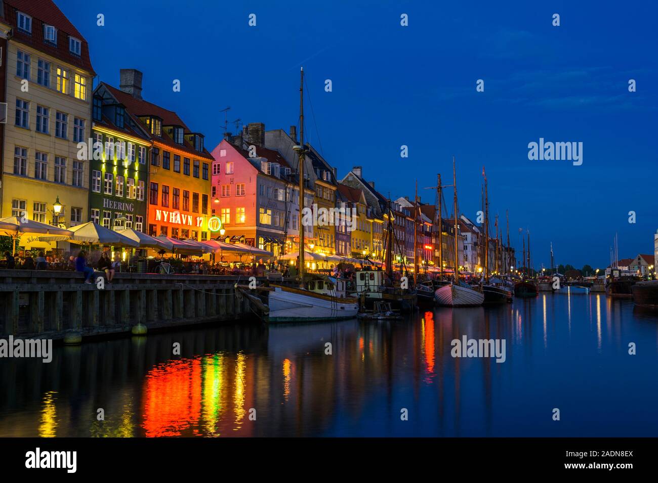 Uferpromenade bei Nacht in Kopenhagen, Dänemark Stockfoto