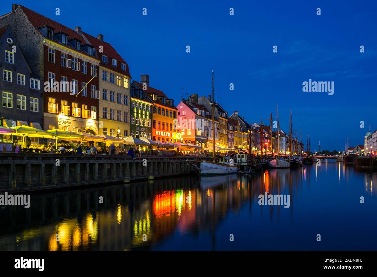 Uferpromenade bei Nacht in Kopenhagen, Dänemark Stockfoto
