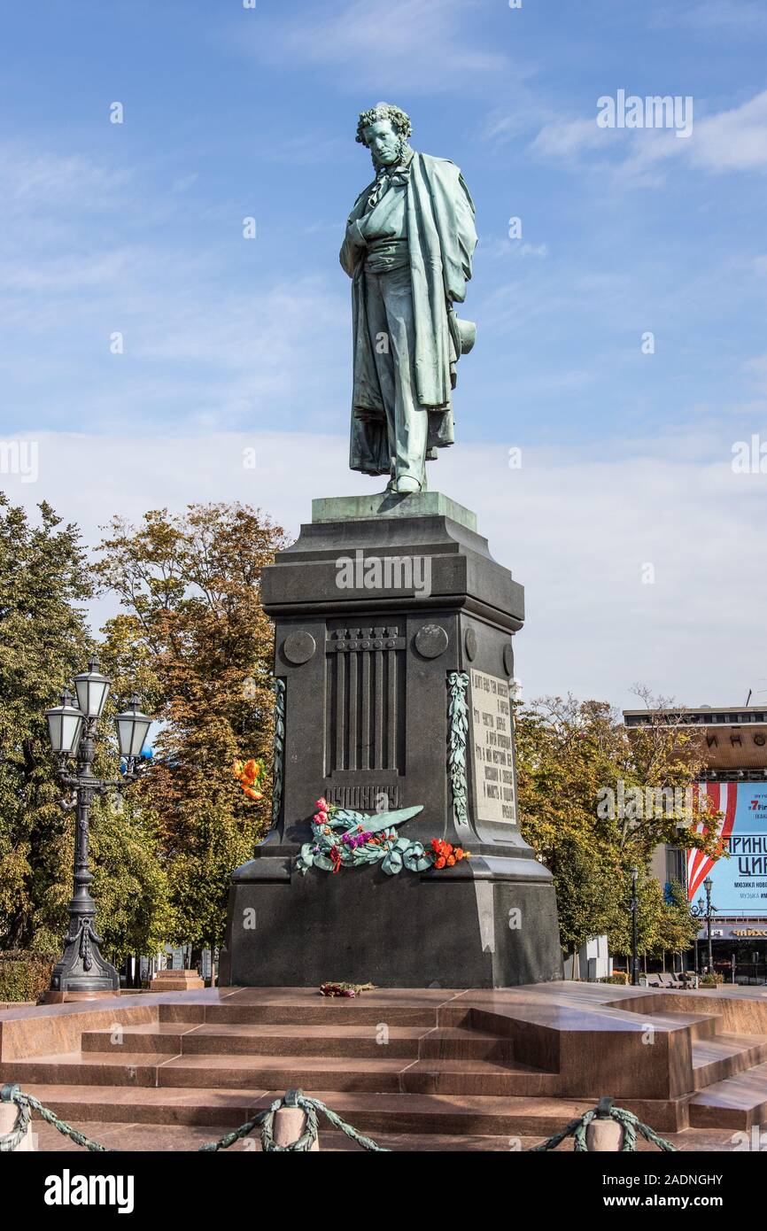 Alexander Puschkin Statue, durch Opekuschin, Puschkin-platz, Moskau, Russland Stockfoto