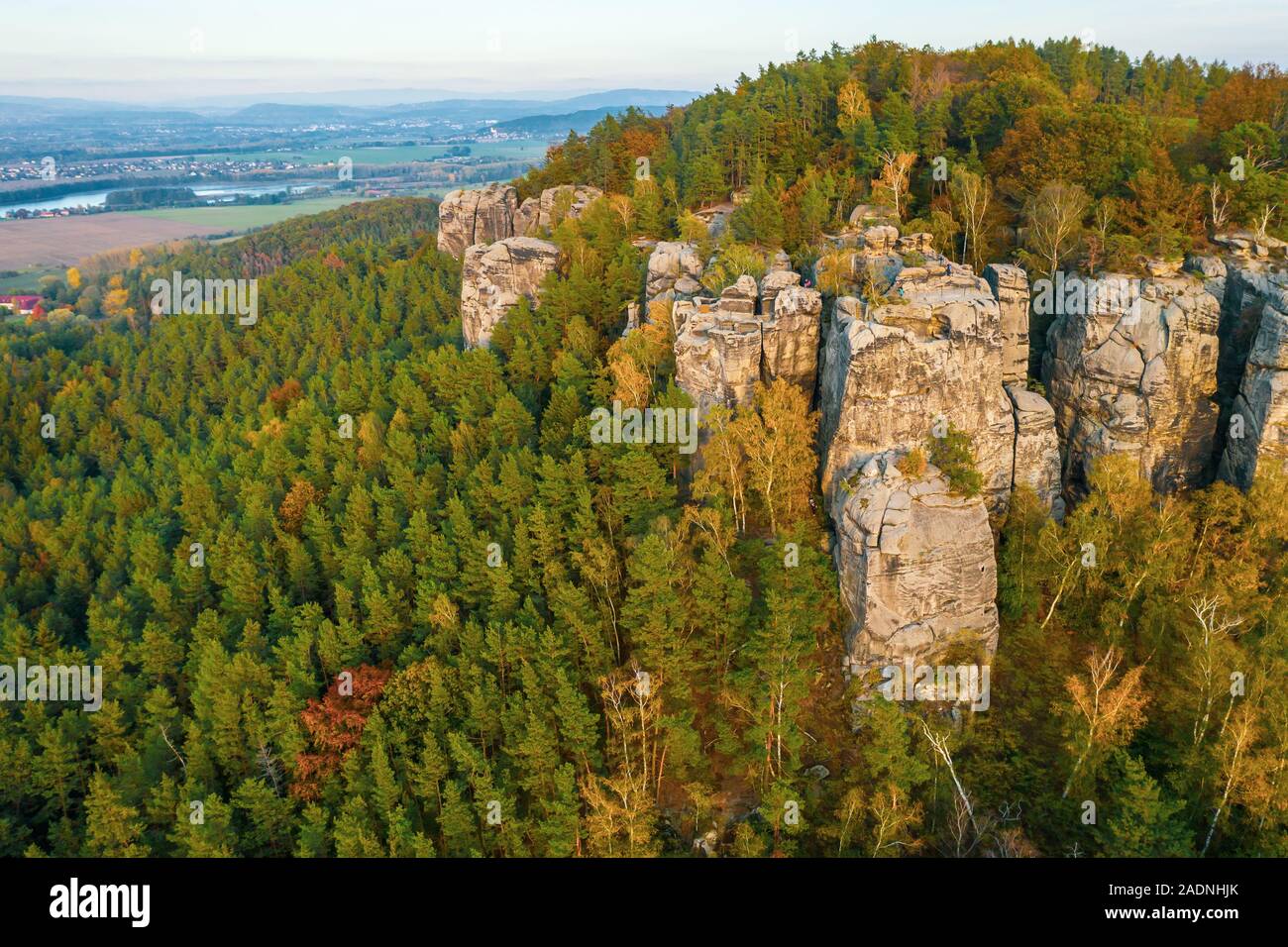 Böhmisches Paradies. Sandstein Felsformationen Gruppe in Cesky raj bei Sonnenuntergang Stockfoto