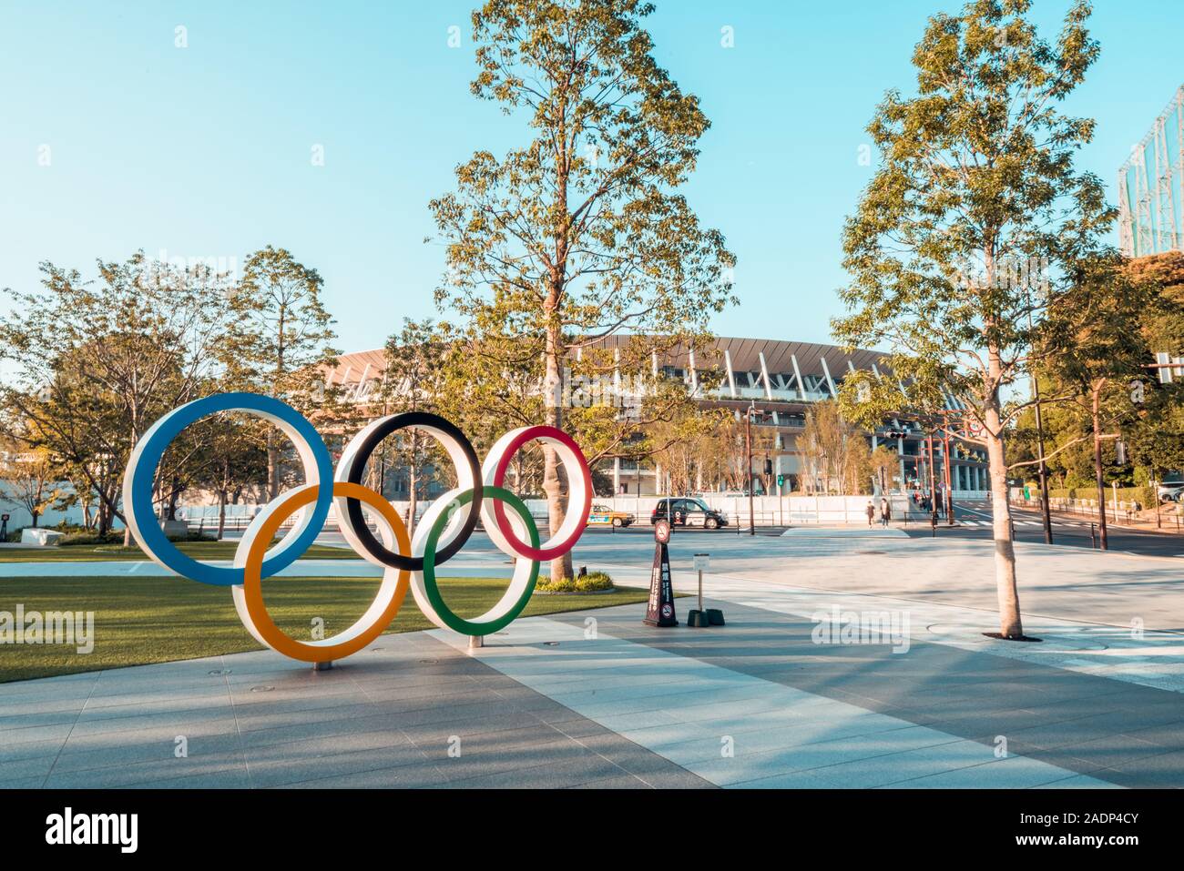 Tokio, Japan - Nov 1, 2019: Olympische Symbol logo in Japan neue Nationalstadion in Shinjuku. Olympischen Sommerspielen 2020 in Tokio Austragungsort Stockfoto