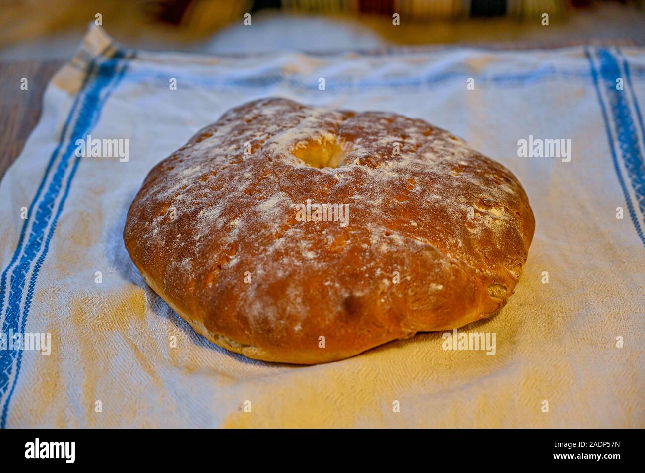 Hausgemachte Sieb Kuchen Brot in einer Küche Stockfoto