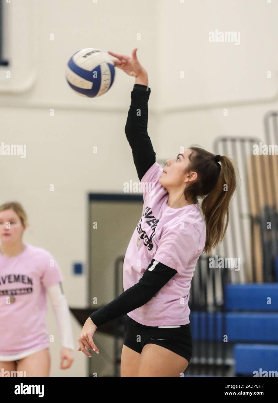 Volleyball-Action mit Kuna gegen Bonneville High School in Coeur d'Alene, Idaho. Stockfoto
