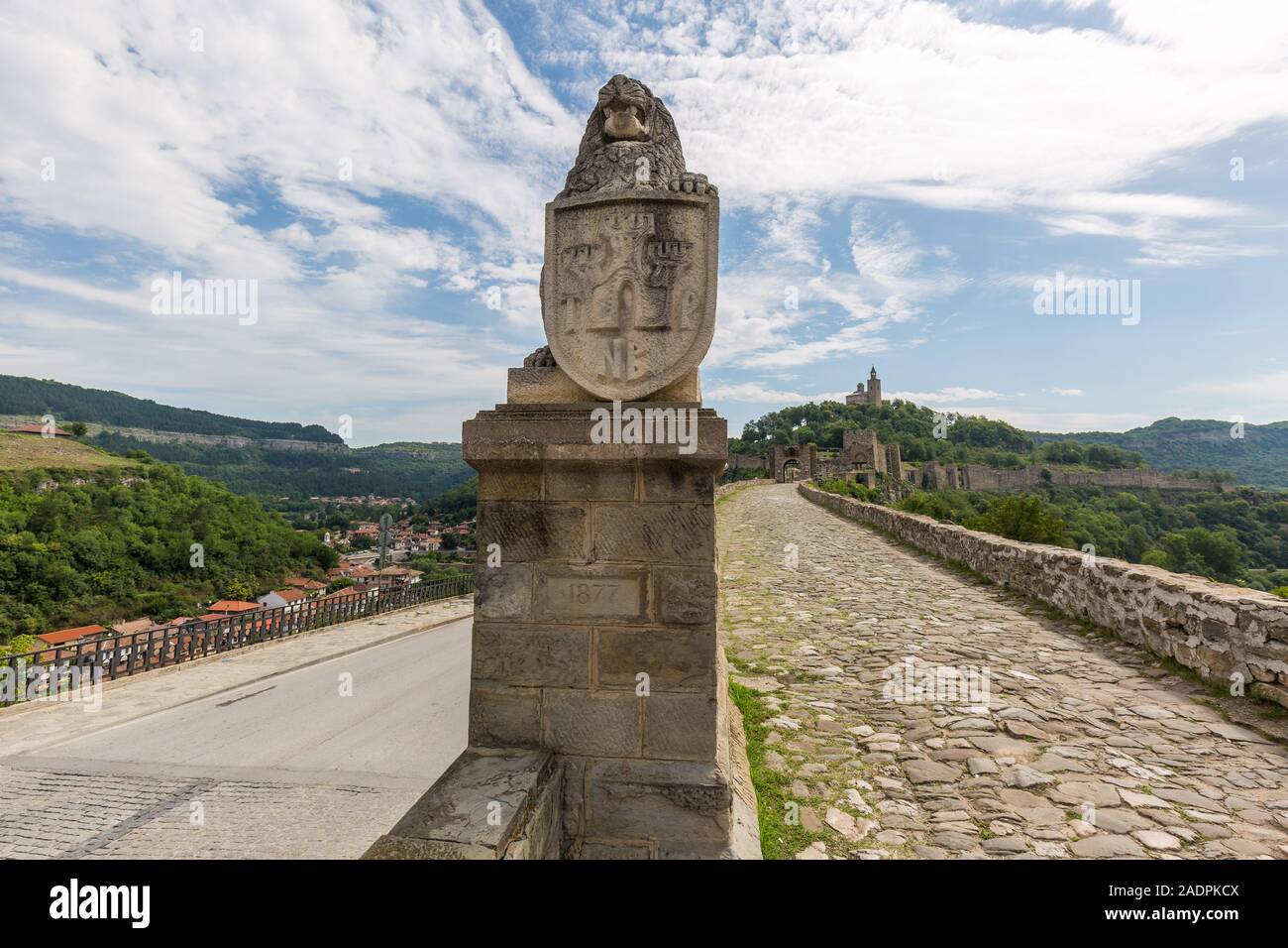 Veliko Tarnovo liegt am Fluss Yantra entfernt und ist bekannt als die historische Hauptstadt des Zweiten Bulgarischen Reiches bekannt, zieht viele Touristen Stockfoto