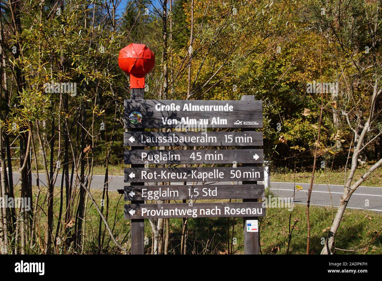 Wegweiser auf der Laussabaueralm am Hengstpass, Oberösterreich Stockfoto