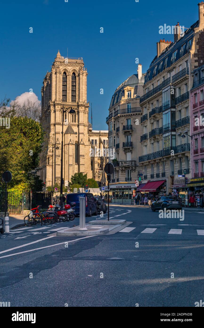 Paris, Frankreich - 7 November, 2019: die Kathedrale Notre Dame von Lagrange Street, in der Nähe von Quartier Latin Stockfoto