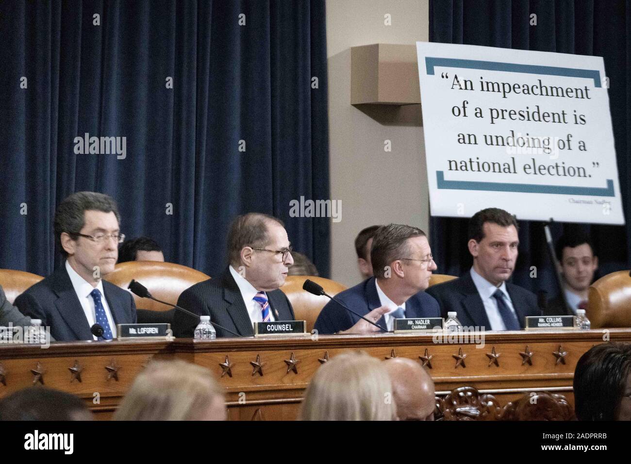 Dezember 4, 2019, Washington, D.C., Vereinigte Staaten: Von Links nach Rechts, der demokratischen Anwalt BARRY H. BERKE, Vorsitzender des Justizausschusses JERRY NADLER (D-NY), Ranking Mitglied des Repräsentantenhauses Doug Collins (R-GA), und republikanischen Anwalt Paul Taylor, den Vorsitz über die erste öffentliche Anhörung des Ausschusses zu erkundigen, ob Präsident Donald Trump für die Verbrechen, die er angeblich in Bezug auf die Quellensteuer militärische Hilfe für die Ukraine im Austausch für das Suchen der Schmutz auf seine innenpolitischen Gegner und wahrscheinlichen demokratischen Sudetendeutschen wies Schroeder begangen zu haben angeklagt werden sollte Stockfoto