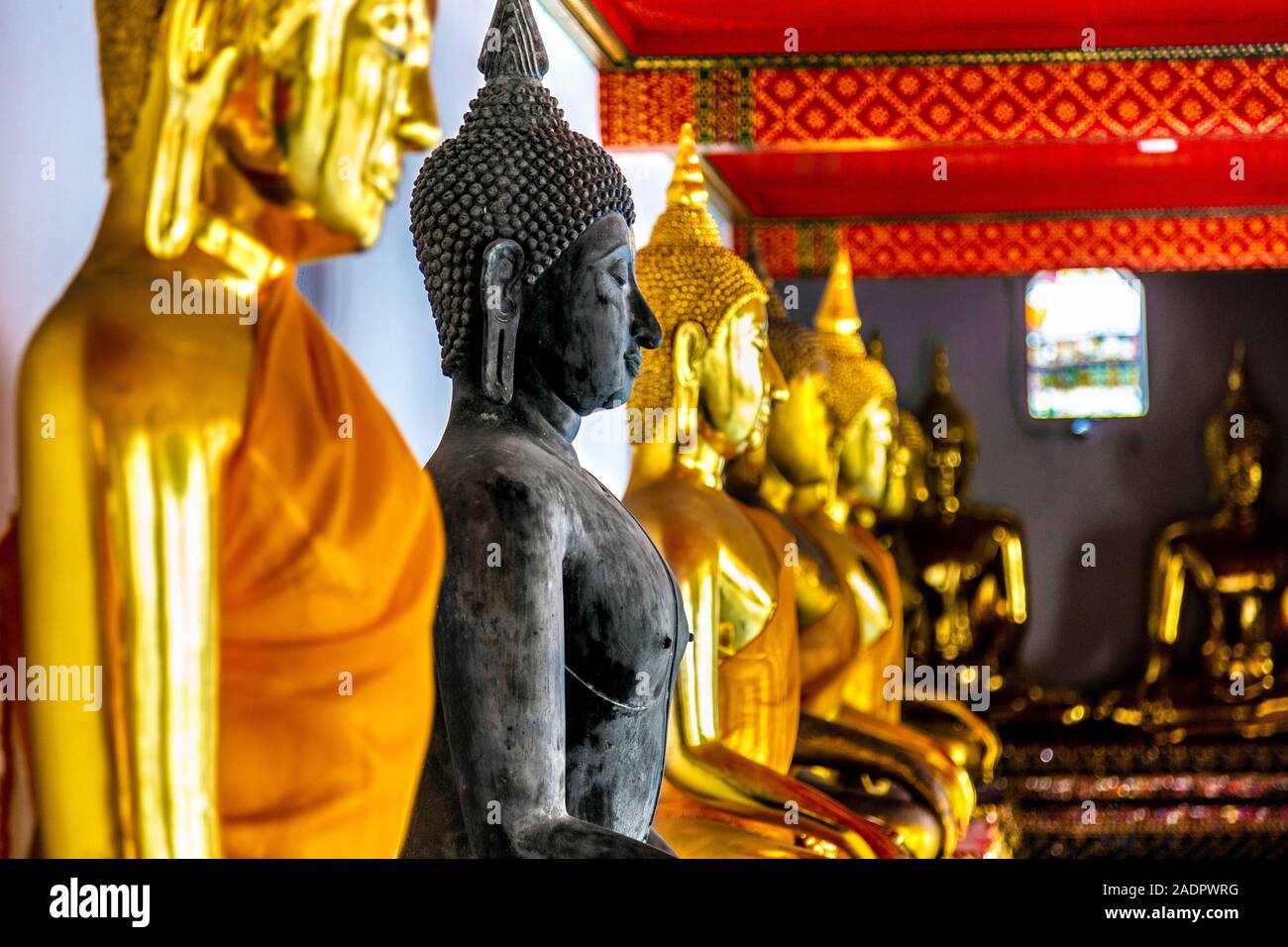Buddha-Statuen im Wat Pho Tempel in Bangkok, Thailand Stockfoto