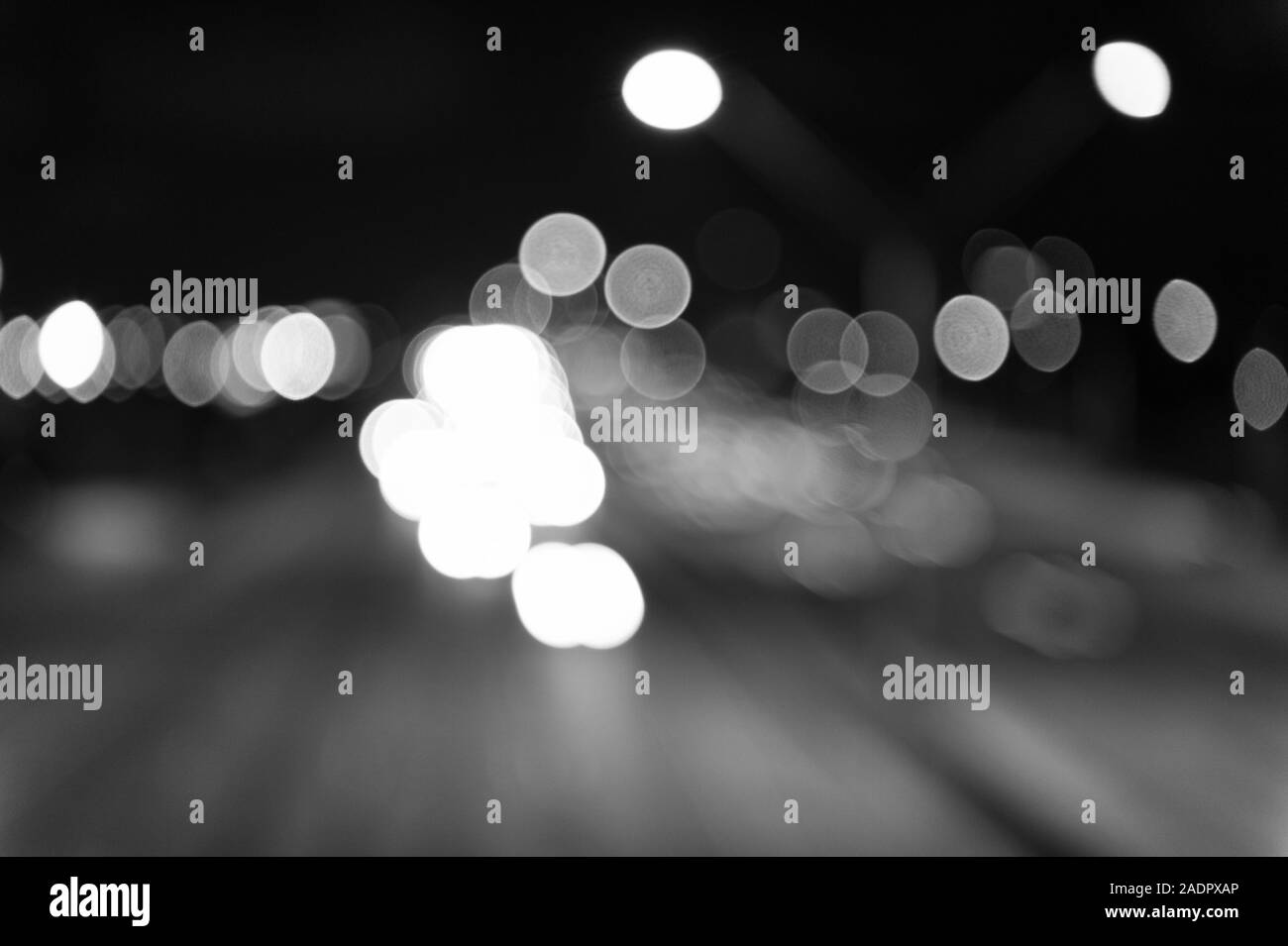 Stadtverkehr Verschwommen Auto Lichter Nacht Urbanen Nacht Lichter Defokussiertem Hintergrund Nacht Die Lichter Der Stadt Beleuchtung Und Beleuchtung Weiss Und Rot Verschwommen Lampen Beobachten Transport Umzug In Der Strasse Stockfotografie Alamy