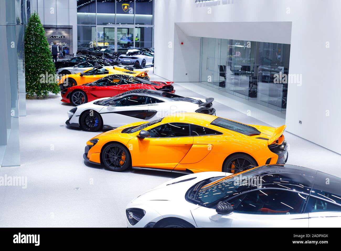 Innerhalb der neuen Mclaren Showroom in Leeds Stockfoto