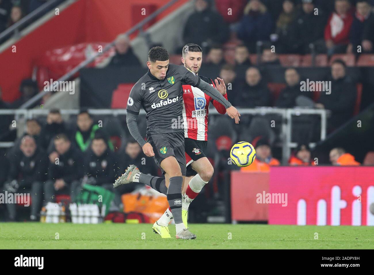 SOUTHAMPTON, ENGLAND - 4. Dezember Norwich City defender Ben Godfrey in Aktion während der Premier League Match zwischen Southampton und Norwich City im St. Mary's Stadium, Southampton am Mittwoch, 4. Dezember 2019. (Credit: Jon Bromley | MI Nachrichten) Editorial nur mit der Credit: MI Nachrichten & Sport/Alamy leben Nachrichten Stockfoto