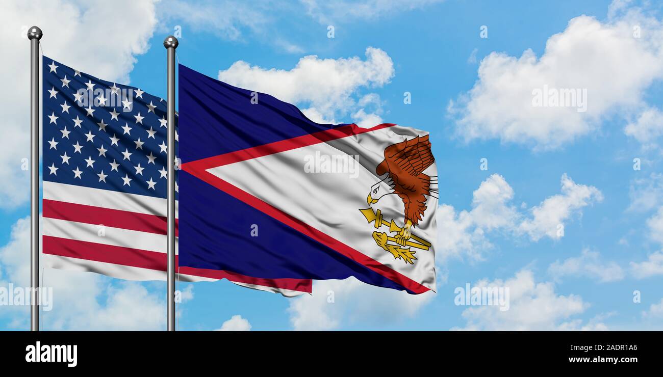 Vereinigten Staaten und Amerikanische Jungferninseln Flagge im Wind gegen Weiße bewölkt blauer Himmel zusammen. Diplomatie Konzept, internationale Beziehungen. Stockfoto