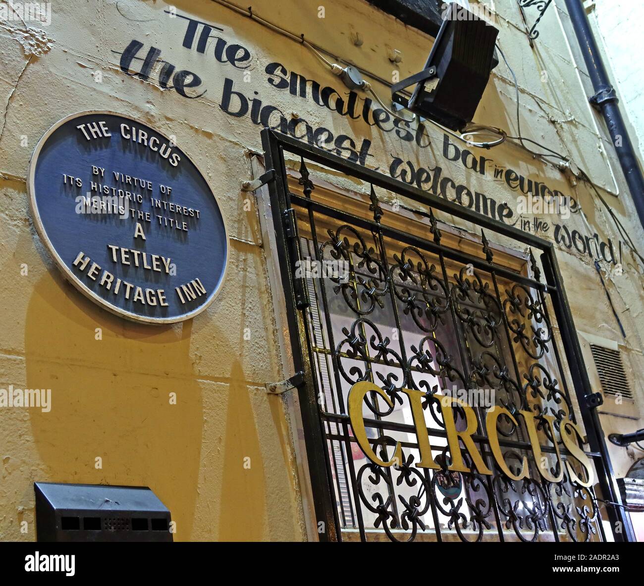 Der Circus Tavern Pub, 86 Portland Street, Manchester, M1 4GX - Kleinste Pub in Europa, Außenfassade Stockfoto