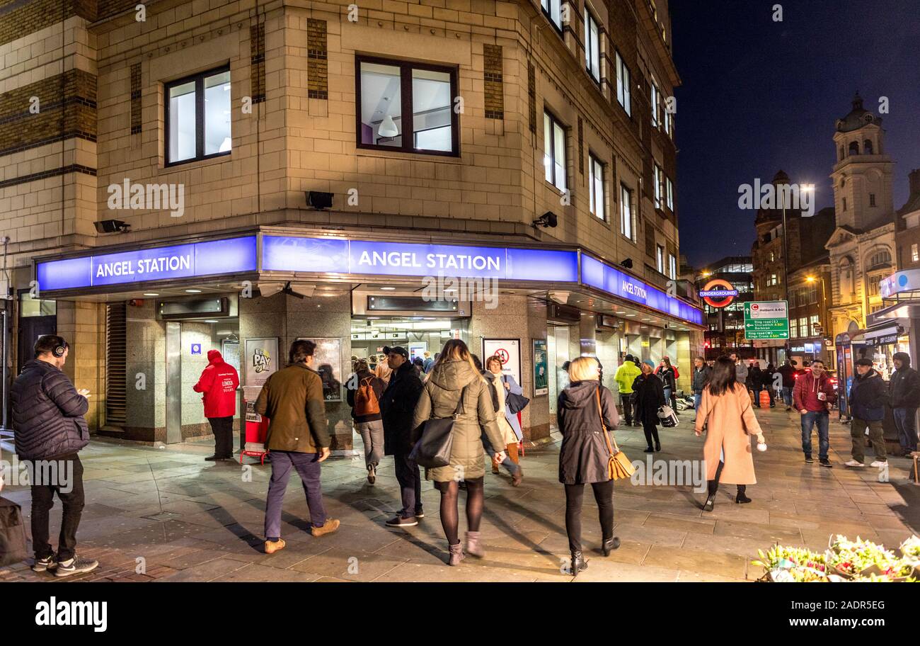 U-Bahn-Station Angel bei Nacht London UK Stockfoto