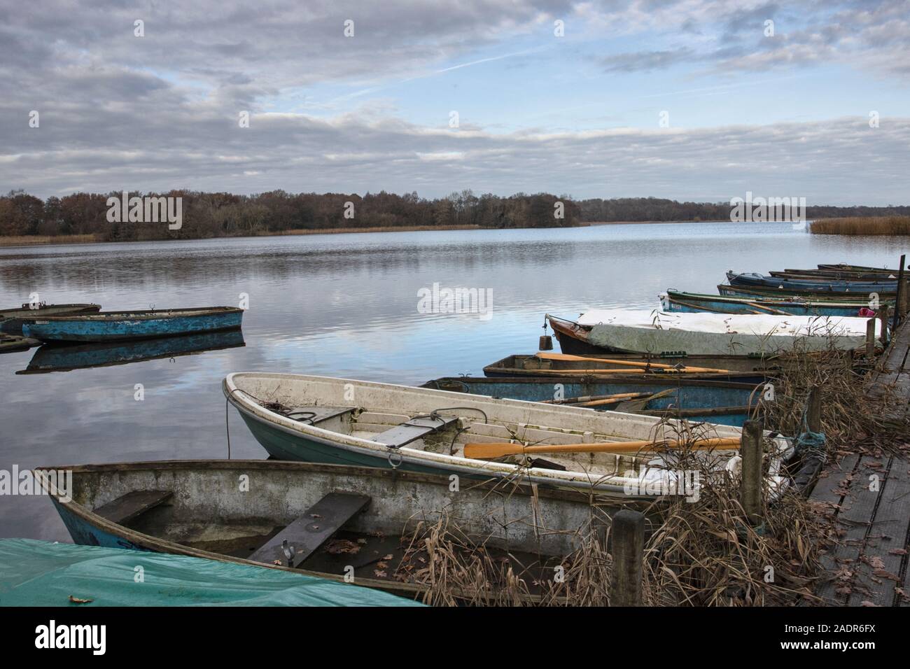 Hantieren in Boote ... Moore neben der Promenade Stockfoto