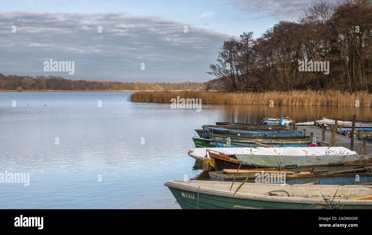Hantieren in Boote ... Moore neben der Promenade Stockfoto