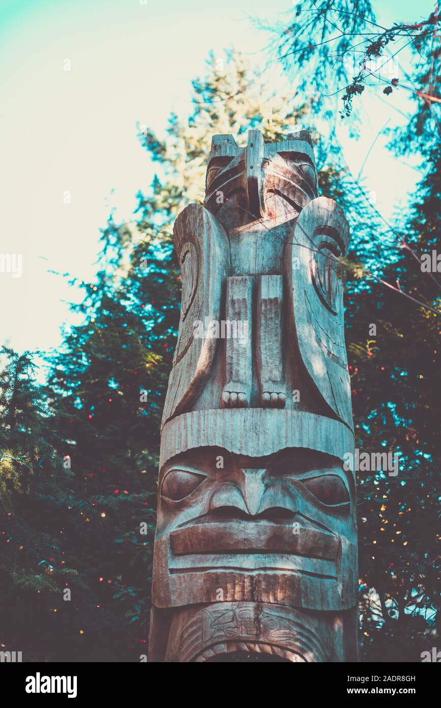 Vancouver, British Columbia - 28.November 2019: Totem Pole an der Capilano Suspension Bridge Park in North Vancouver Stockfoto