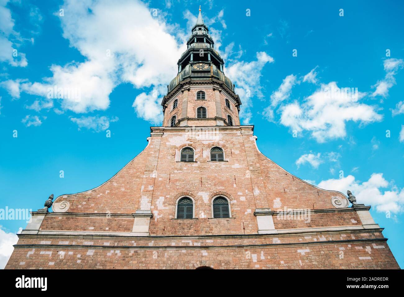 Turm Der St. Petri Kirche Riga Hauptstadt Lettland Stockfotos und -bilder Kaufen - Alamy