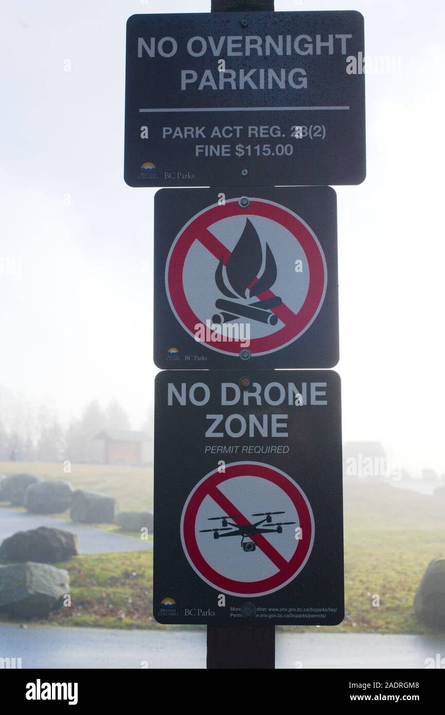 Verbotsschild am Cypress Bowl Provincial Park in West Vancouver, British Columbia, Kanada Stockfoto