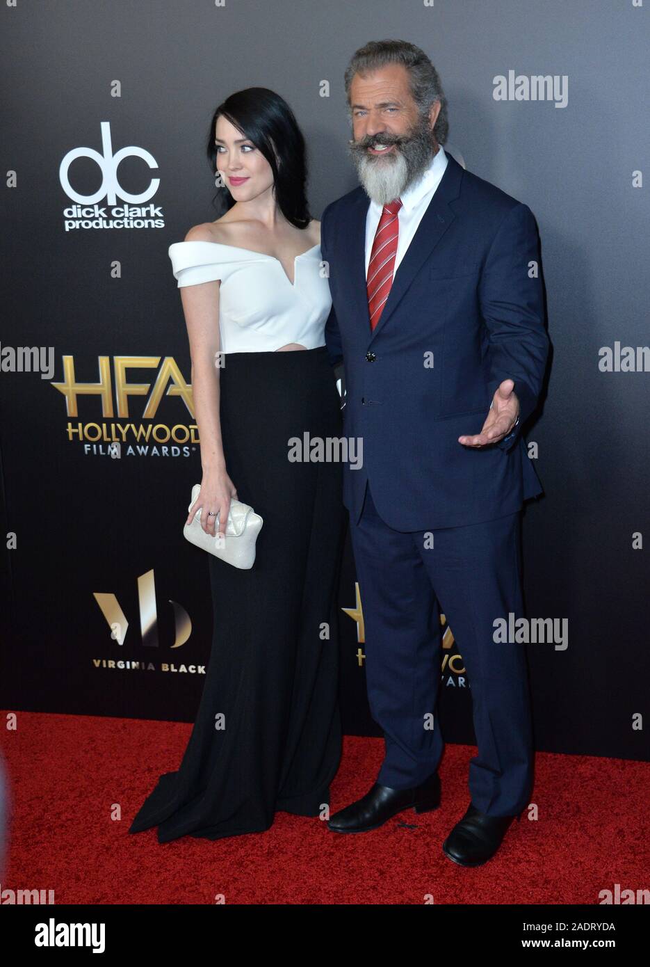 BEVERLY HILLS, Ca. November 6, 2016: Schauspieler/Regisseur Mel Gibson & Freundin Rosalind Ross im Hollywood Film Awards 2016 im Beverly Hilton Hotel. © 2016 Paul Smith/Featureflash Stockfoto