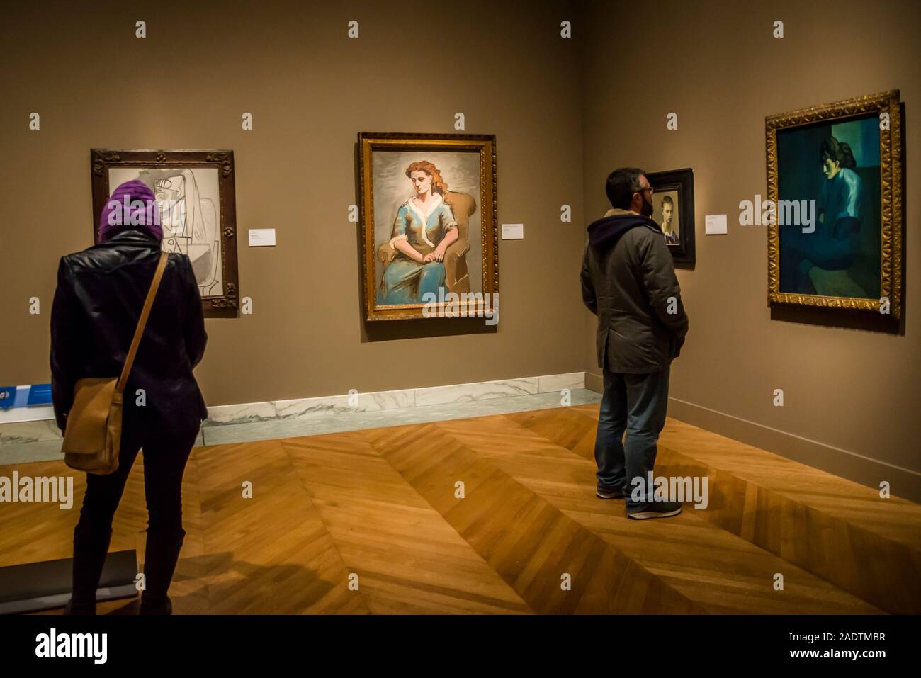 Besucher bei Pablo Picasso Gemälde suchen, Detroit Institut der Künste (DIA), Detroit, Michigan, USA Stockfoto