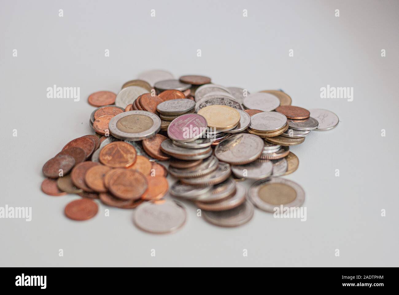 Thai Baht Münze auf Weiß Stockfoto