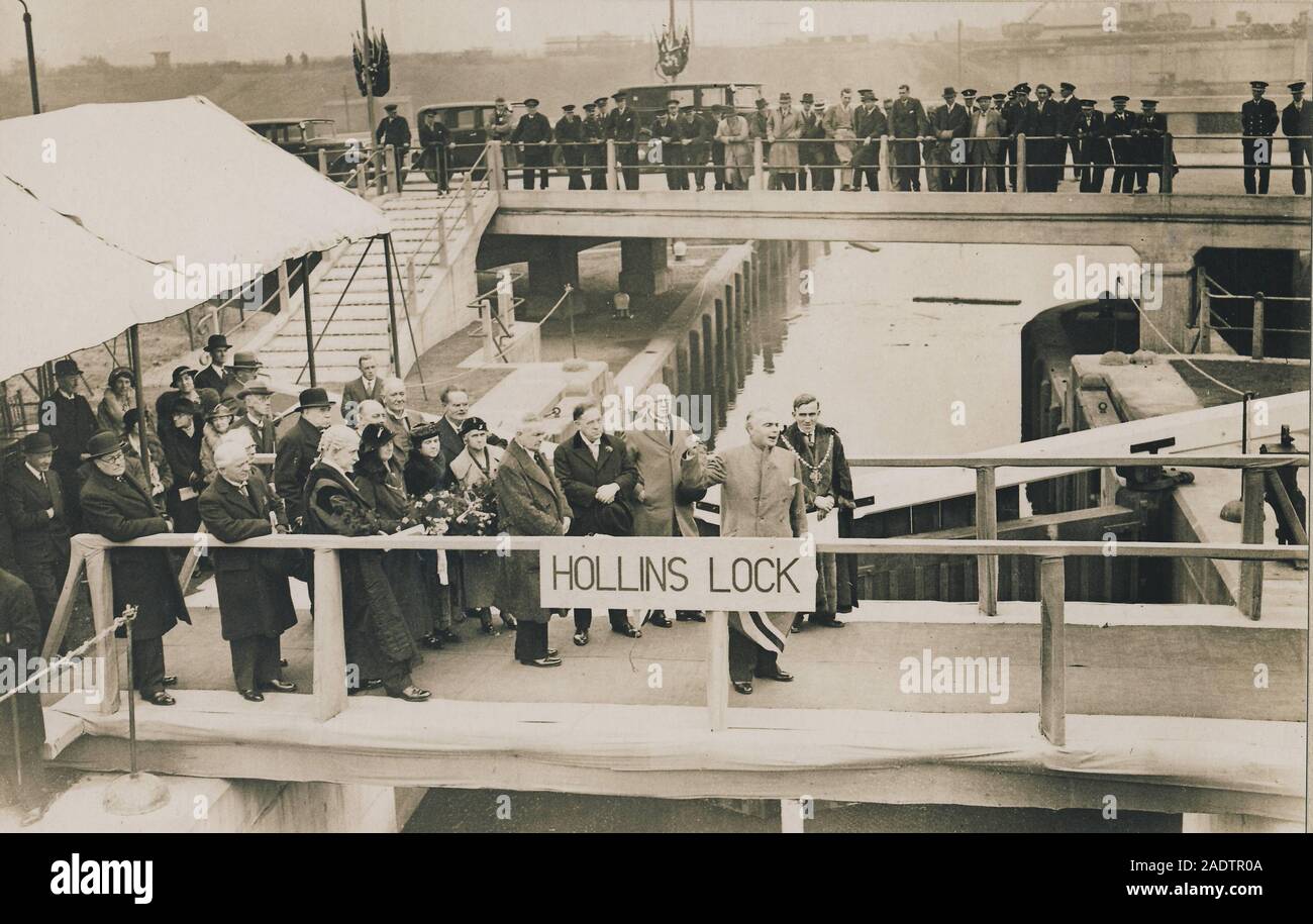 Historisches Archiv Bild - Eröffnung Hollins Lock, Fluss Lea Hochwasserschutz funktioniert, Stratford, London. 1935. Stockfoto
