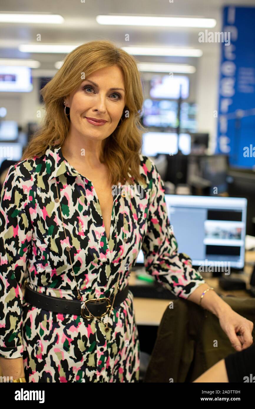 Alison Comyn, irische Fernsehjournalist und Sender. Sie präsentiert derzeit Sky World News auf Sky News. Bei Sky Studios in osterley fotografiert, Stockfoto