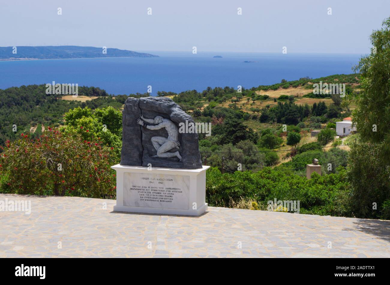 Lindos Village, Rhodos, Griechenland - 28. Mai 2019: Kriegerdenkmal an den griechischen Widerstand gewidmet, auf der Insel Rhodos und den Dodekanes archipela Stockfoto