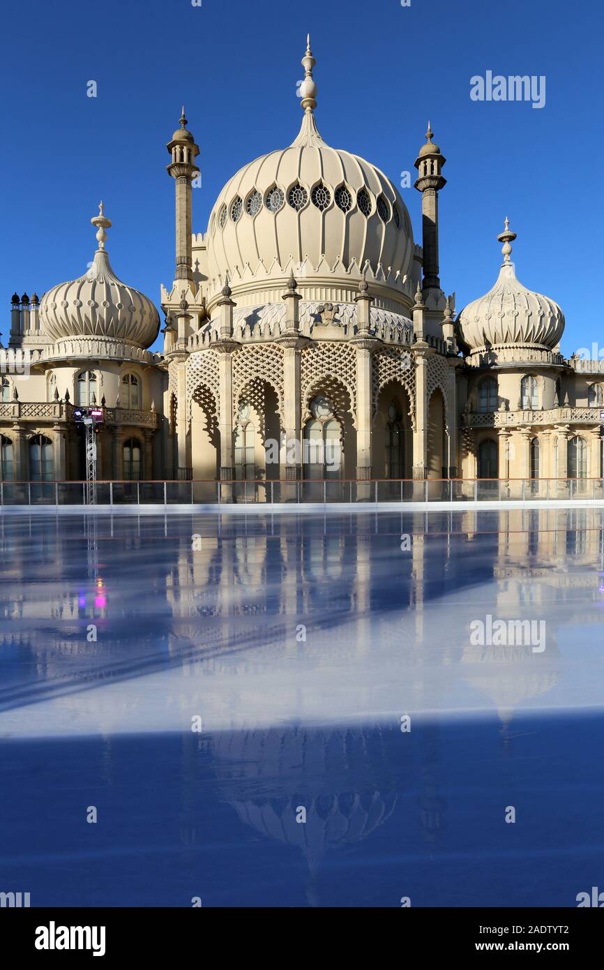 Eisbahn an der Royal Pavillion, Brighton, Großbritannien Stockfoto