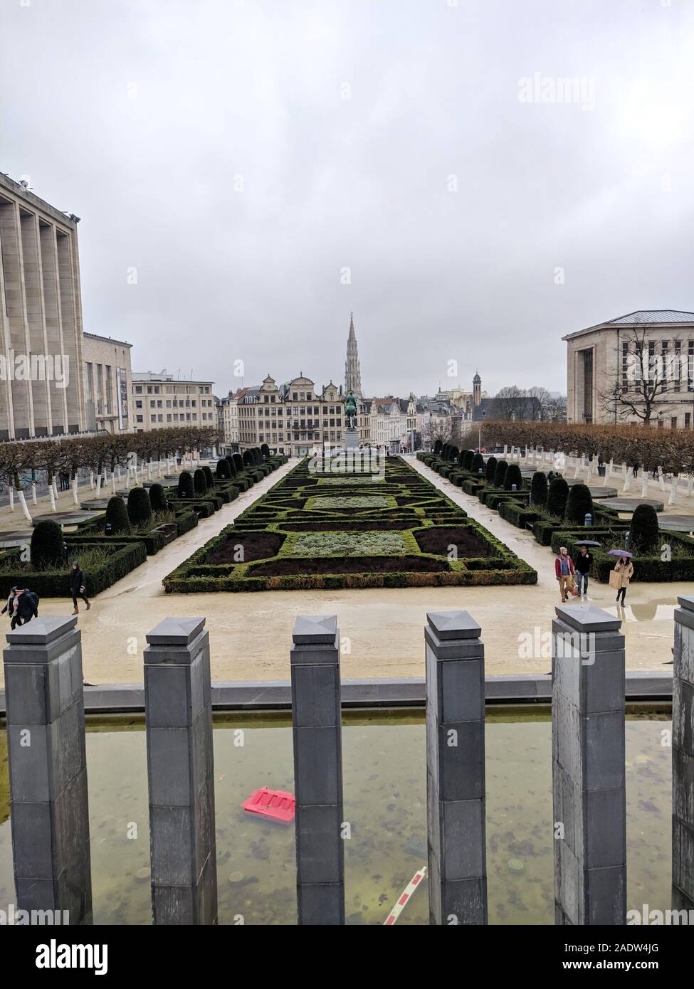 Brüssel, Belgien, Januar 2019, Menschen in Garten im königlichen Palast Stockfoto