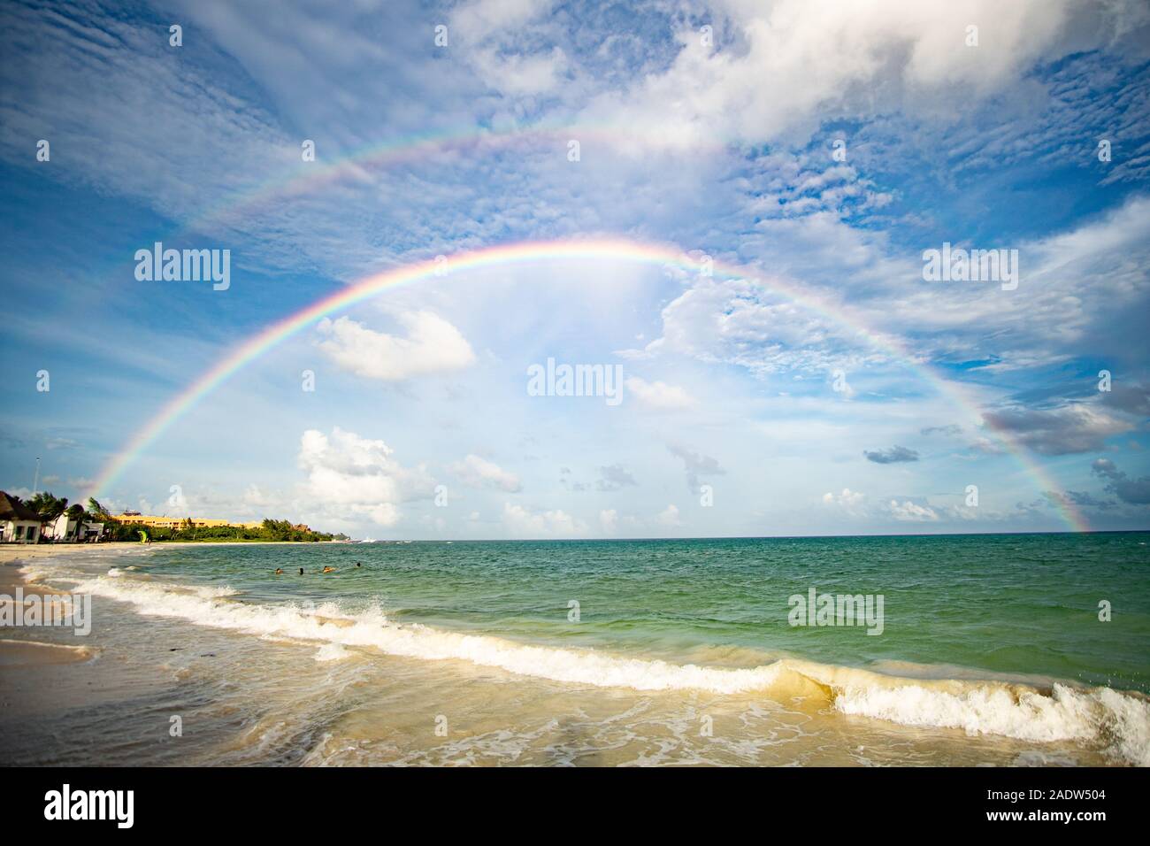 Double Rainbow am Strand Stockfoto