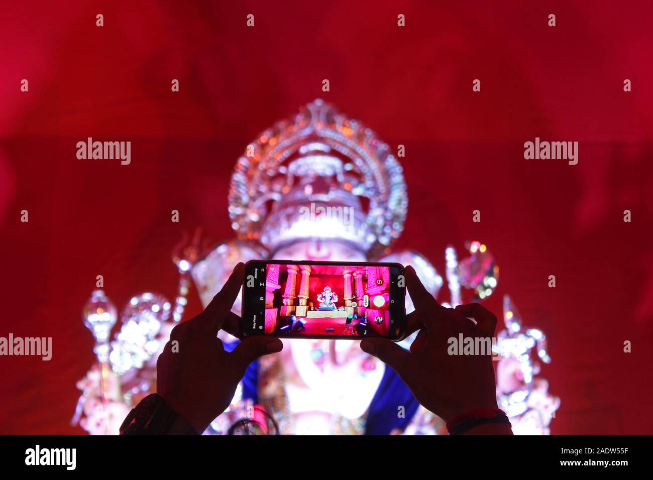 Lord Ganesh Statuen Bild von Mobile Ansicht genommen, Pune, Maharashtra, Indien Stockfoto