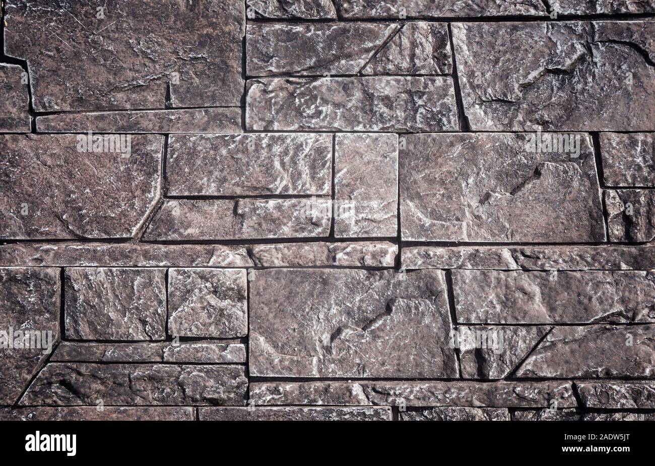 Ein Fragment der Wand mit keramischen Fliesen bedeckt Stockfoto