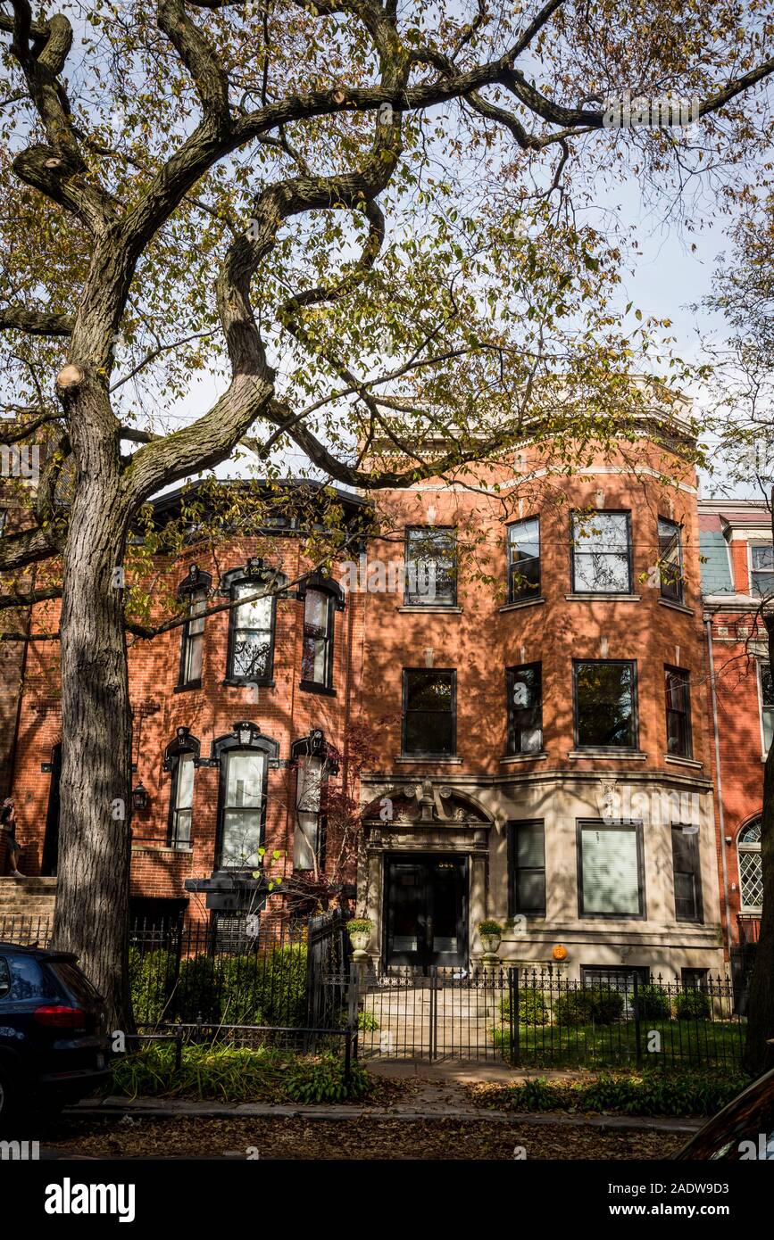 Wohlhabende West Fullerton Avenue, Lincoln Park Nachbarschaft, Nordseite, Chicago, Illinois, USA Stockfoto