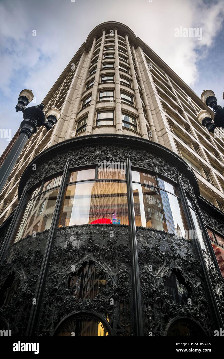 Die Sullivan Center, früher bekannt als die Carson Pirie Scott und Firma Gebäude, ein Geschäftshaus von Louis Sullivan, 1889, Chicago entworfen, Stockfoto