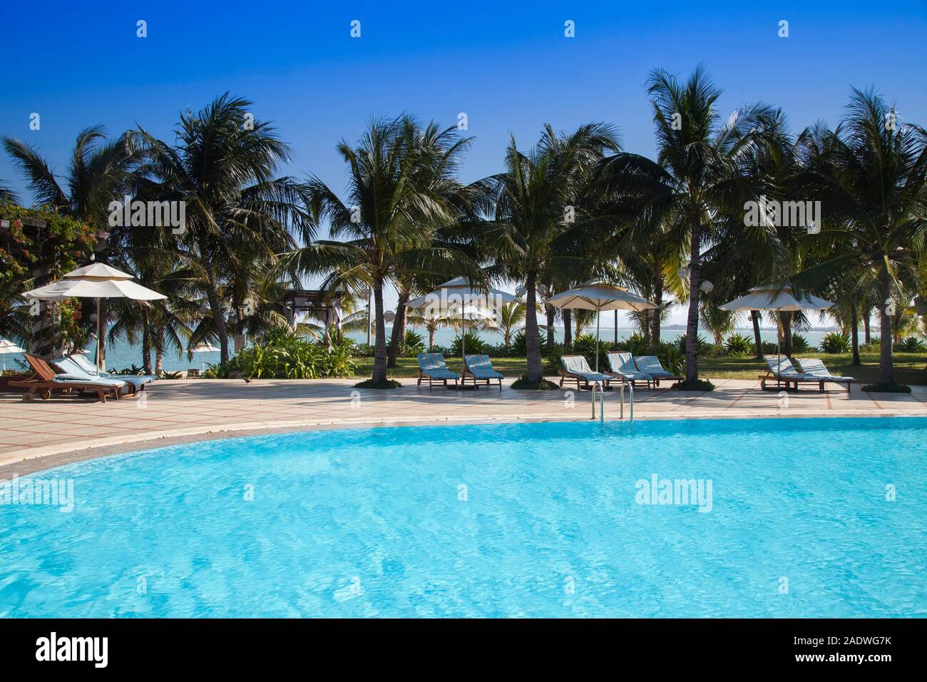 Schwimmbad, Hotel Saigon Ninh Chu Resort, Phan Rang, South China Sea, Ninh Thuan Provinz, Vietnam Stockfoto