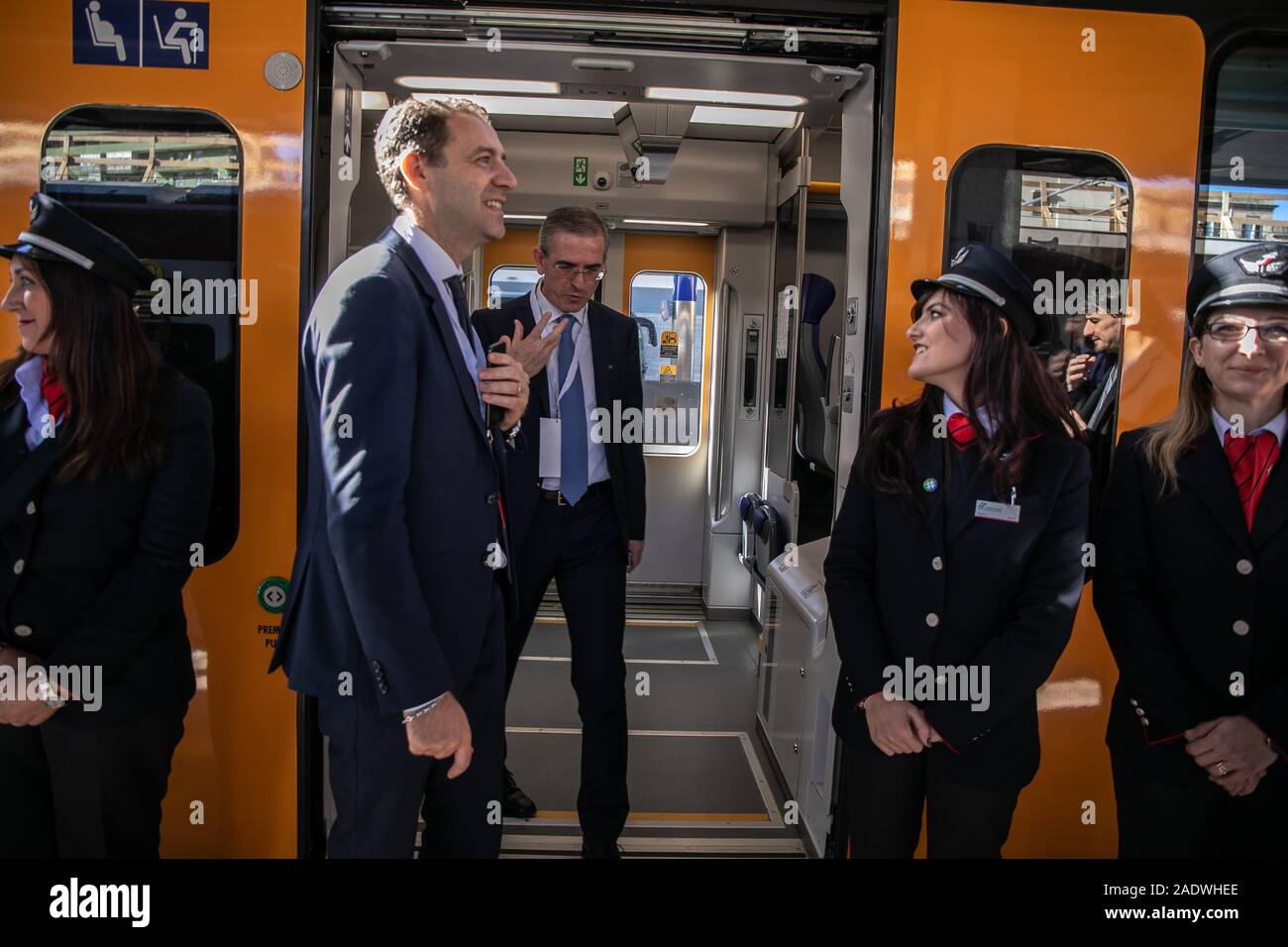 Palermo, Italien. 04 Dez, 2019. Marco Falcon bei der Präsentation der regionalen POP Zug am Hauptbahnhof von Palermo. (Foto von Antonio Melita/Pacific Press) Quelle: Pacific Press Agency/Alamy leben Nachrichten Stockfoto