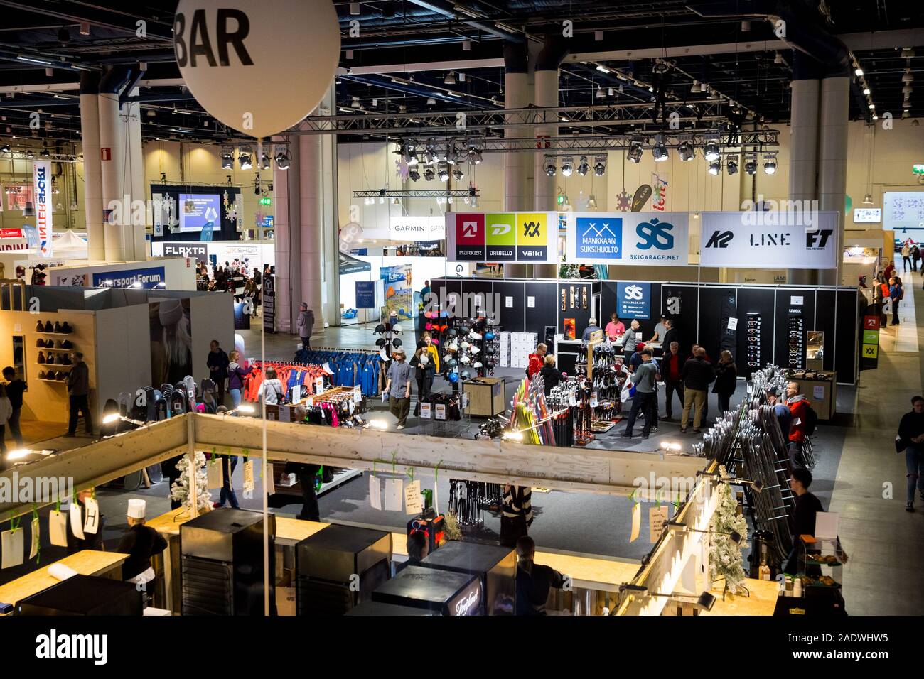 GOEXPO Winter 2019 Messe in der messukeskus. Geräumige hall ExpoCenter mit Wintersportausrüstung Geschäften. Stockfoto