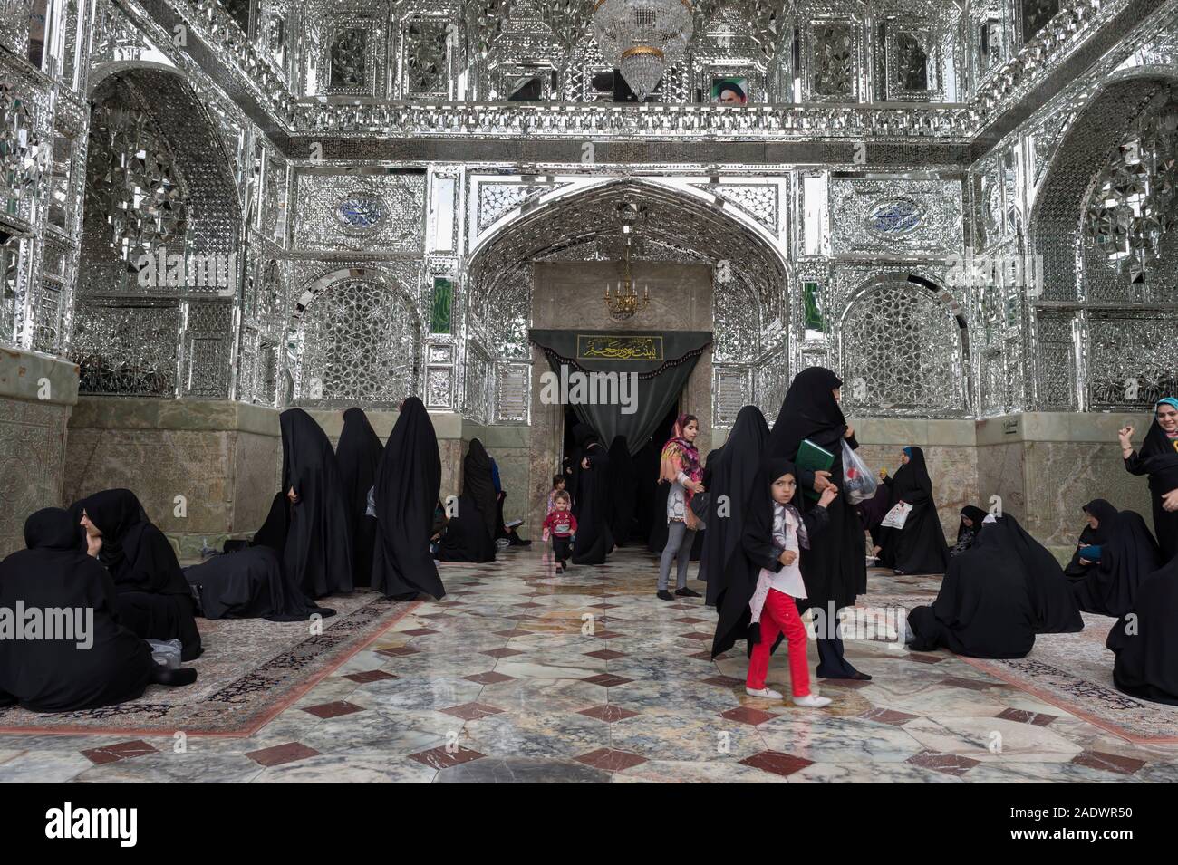 Silber muqarnas, Hazrat-e Masumeh, Heiligtum von Fatima Al-masumeh Schwester von acht Imam Reza und Tochter des siebten Imam Musa al-Kadhim, Qom, Iran Stockfoto