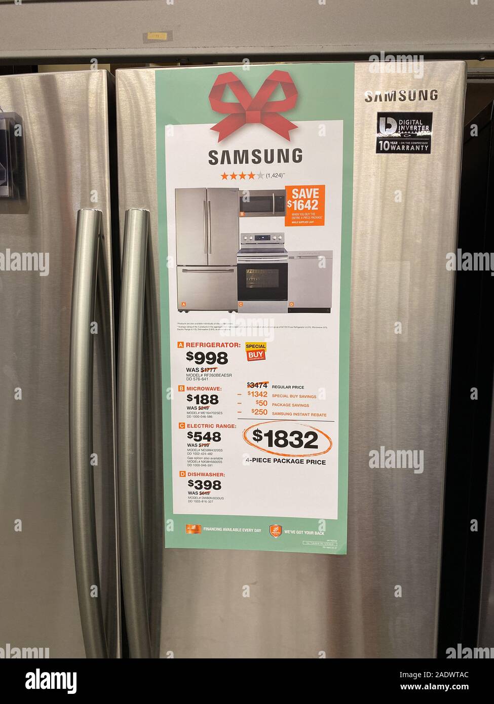 Orlando, FL/USA-11/11/19: ein Samsung Edelstahl Glastür Kühlschrank auf  Verkauf zu einem Home Depot Lagern Stockfotografie - Alamy