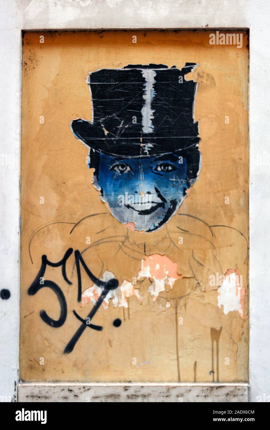 Paste-up Street Art an einer Wand Nische in Trastevere in Rom, Italien Stockfoto